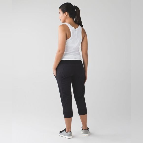 LULULEMON In Flux Crop Pants Size 4 Black Color With Pockets - Picture 2 of 16